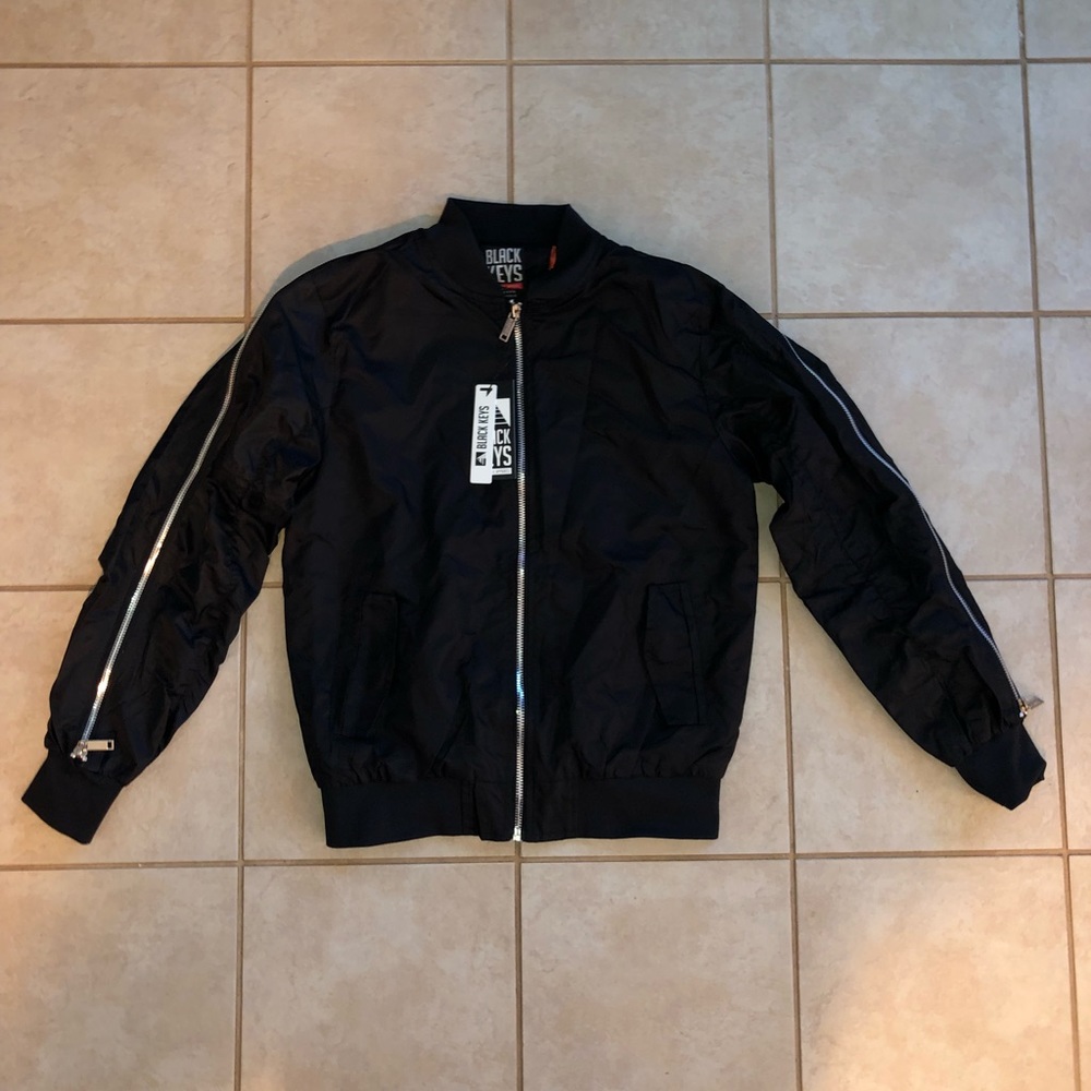MENS black windbreaker